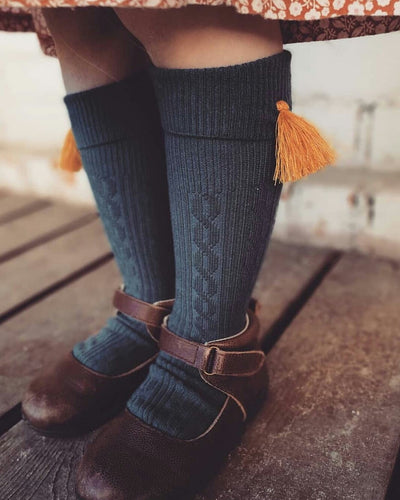 Slacker - knee-high socks with tassel