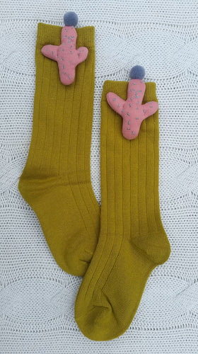 Pedro - knee-high socks with cactus ornament - yellow with pink