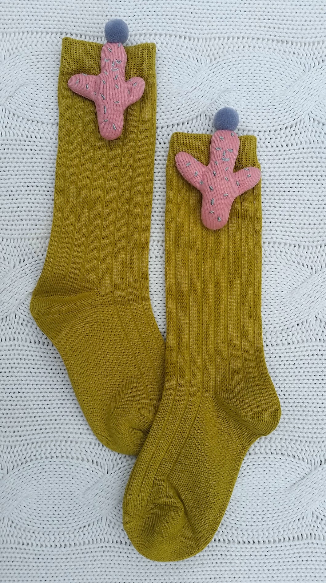 Pedro - knee-high socks with cactus ornament - yellow with pink